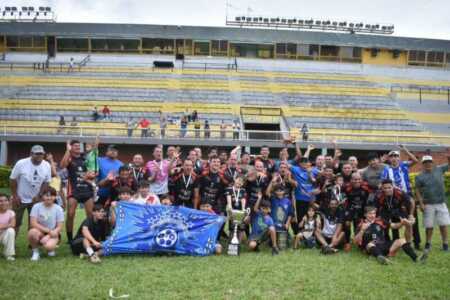 Atlético Garupá campeon en Veteranos