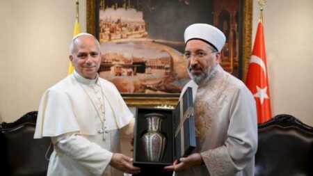 El papa León XIV alentó a cristianos y musulmanes durante su visita a Estambul papa León XIV