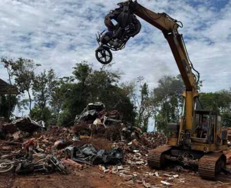 Alem: el Municipio avanza con la compactación de motos retenidas y abandonadas alem