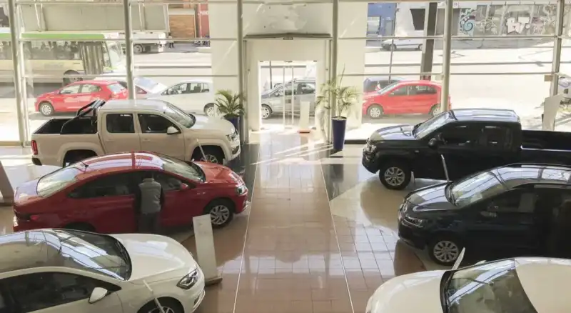 Actualizan el impuesto a los autos y estiman que algunos modelos podrían bajar hasta 16 millones 1 Bancos y financieras redujeron su actividad en el mercado prendario y profundizaron la caída de la financiación de autos.