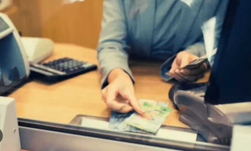Bancarios acordaron 2,9% y el sueldo inicial supera $2,1 millones bancarios
