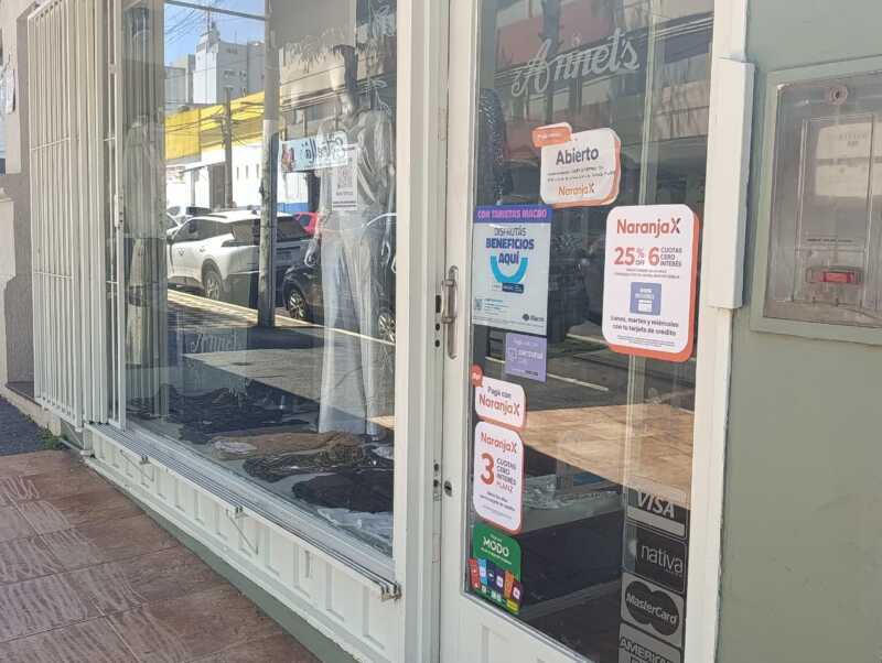 Comercios sienten la crisis en Posadas: “La gente está con miedo porque le falta plata” 7 boutique posadas - 6