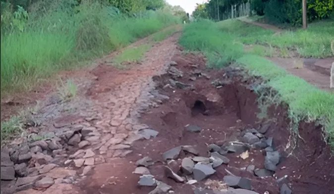 Eldorado declaró la emergencia vial por el grave estado de las calles 2 Calles intransitables, barrios aislados y recorridos de colectivos recortados, el marco que llevó a Eldorado a declarar la emergencia vial.