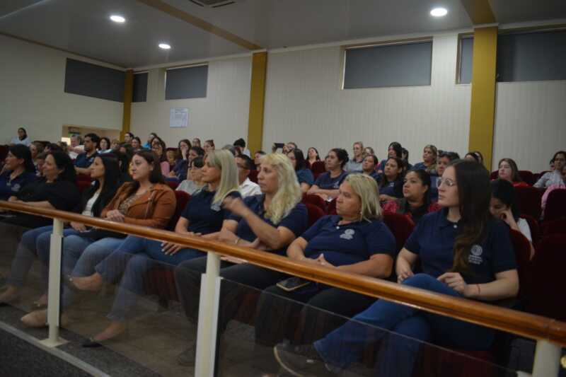 La Subsecretaría de Primera Infancia capacitó a docentes y cuidadoras sobre autismo y TDAH en Oberá 1 Docentes y cuidadoras participaron de un encuentro de formación sobre inclusión y acompañamiento en la primera infancia.