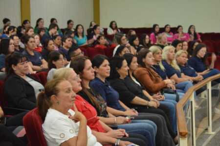 La Subsecretaría de Primera Infancia capacitó a docentes y cuidadoras sobre autismo y TDAH en Oberá La jornada “Acompañando al Autismo” reunió a más de un centenar de participantes en la Casa del Bicentenario de Oberá.