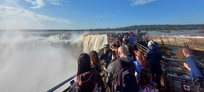 El Área Cataratas del Parque Nacional Iguazú, en el centro de un amparo que busca frenar eventos sociales por riesgo ecológico.