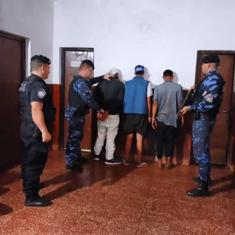 Megaoperativo policial en Misiones: 39 detenidos y casi 100 vehículos incautados en 24 horas 4 controles misiones 5 - 3