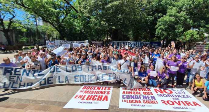Docentes del MPL realizan corte total en la Ruta 12 en Puerto Rico 3 docentes