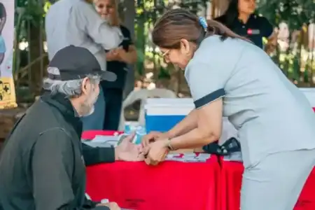 El ajuste en salud profundiza el recorte de programas esenciales mientras provincias como Misiones refuerzan su sistema sanitario.