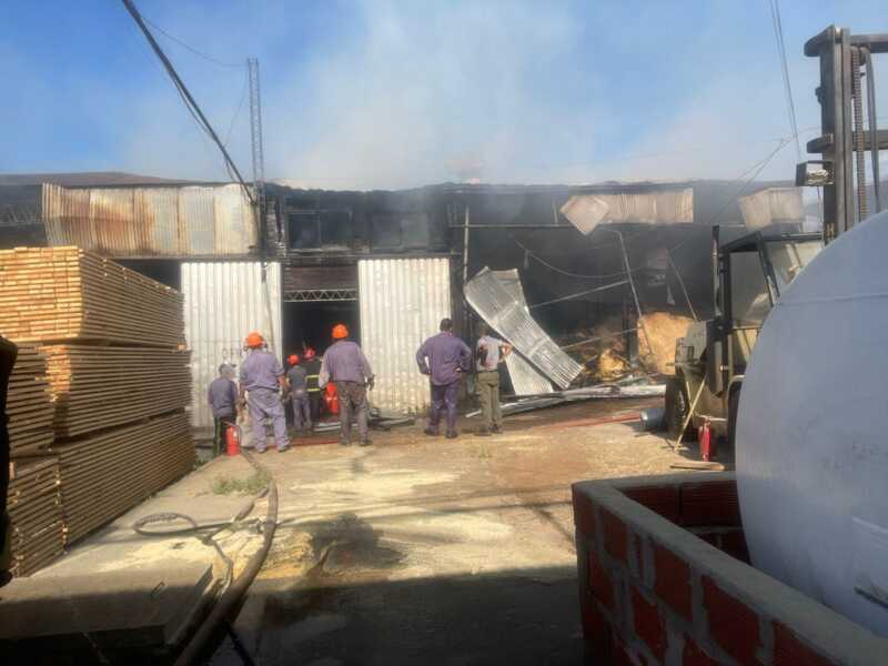 Se incendió un aserradero sobre la ruta 12 en Garupá y alertan por su posible expansión 3 incendio aserradero