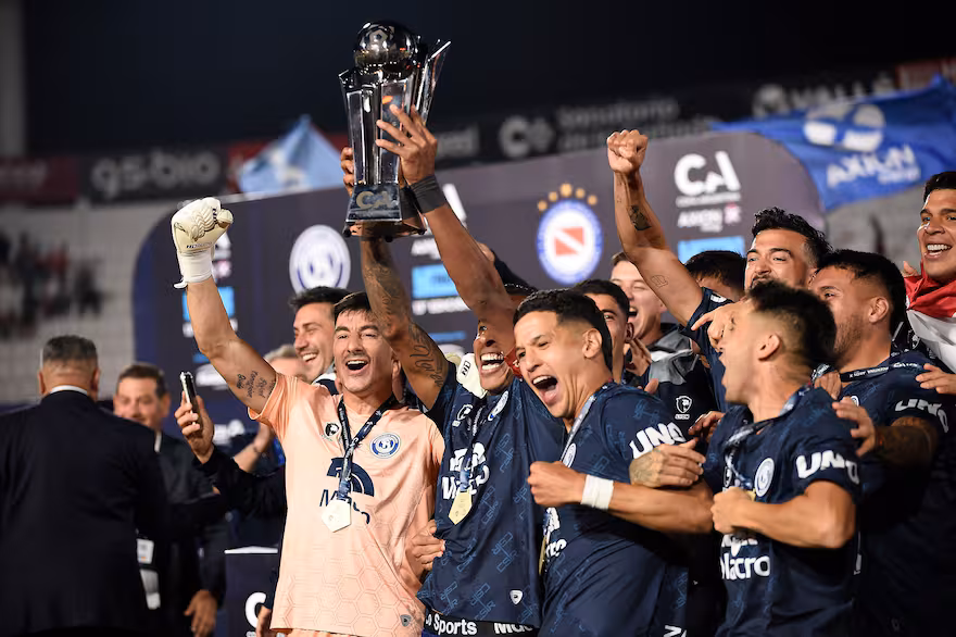 Seis equipos argentinos disputarán la Copa Libertadores 2026. Boca vuelve tras tres años, mientras que Lanús, Estudiantes, Rosario Central, Platense e Independiente Rivadavia buscarán hacer historia.