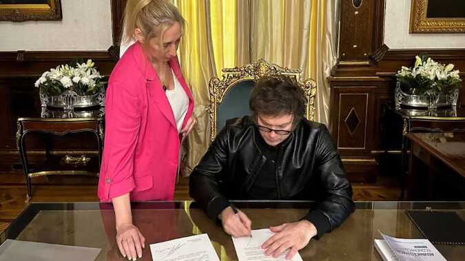 Milei firmó el DNU que redistribuye competencias entre ministerios y cambia el organigrama nacional milei
