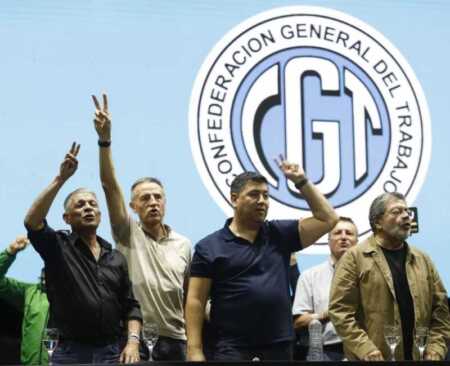 La CGT reúne hoy a su Consejo Directivo y amenaza con un paro general contra la reforma laboral Patricia Bullrich afirmó que el Gobierno no aceptará cambios en la reforma laboral cuando sea tratada en Diputados y defendió el texto aprobado por el Senado.