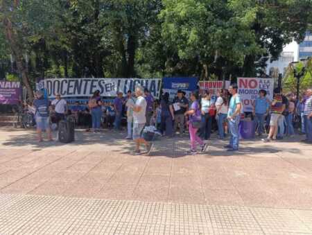 Docentes rechazaron oferta salarial y esperan nueva propuesta protesta docentes 3 - 2