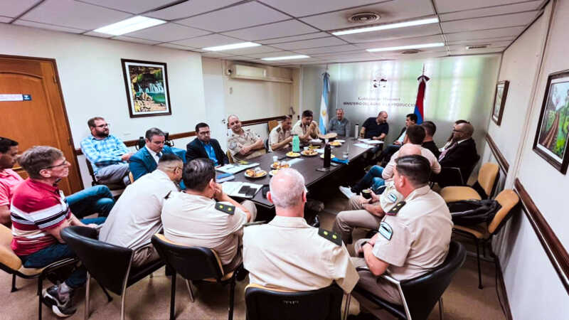 Misiones refuerza el control fronterizo ante el crecimiento del contrabando de tabaco reunion agro tabaco frontera 1 - 2