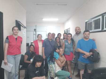 Vecinos de Itaembé Guazú denuncian monopolio de internet y fallas en servicios básicos reunion vecinal itaembe guazu 2 - 3