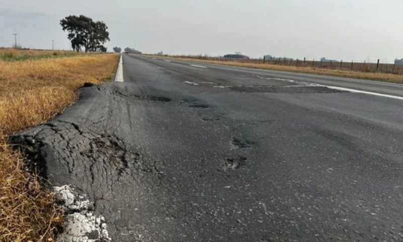 La Federación del Personal de Vialidad Nacional alertó por el impacto del mal estado de las rutas sobre la seguridad vial, el transporte y la economía.