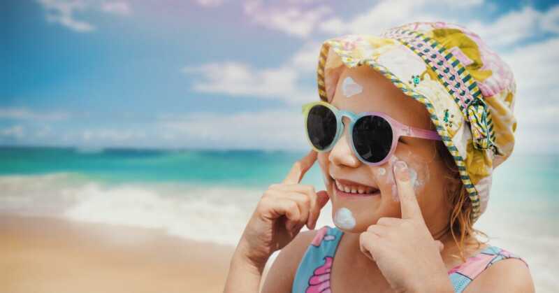 Verano y salud visual: Nadia Flores alertó sobre el peligro de los “lentes truchos”, arena en los ojos y otros problemas 5 sol verano ninos - 4