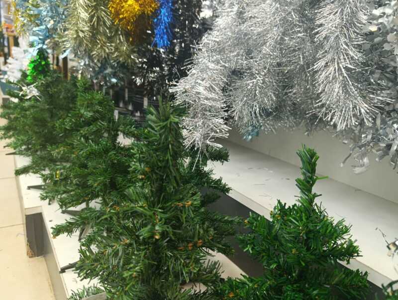 Posadas: armar el árbol de Navidad cuesta, en promedio, 30 mil pesos, según comerciante 1 Árbol