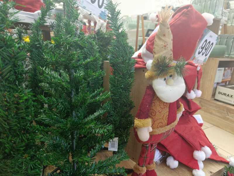 Posadas: armar el árbol de Navidad cuesta, en promedio, 30 mil pesos, según comerciante 2 Árbol