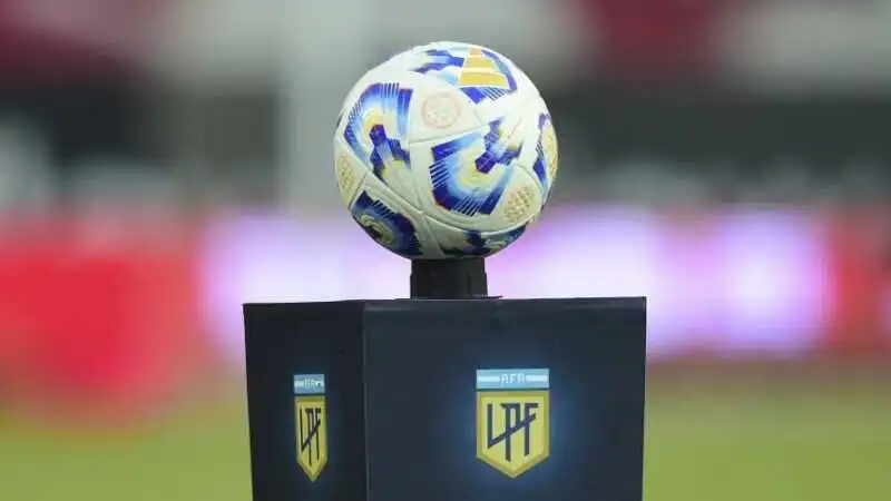 Causa AFA: Postergaron la indagatoria de “Chiqui” Tapia y el paro del fútbol podría extenderse 1 La Liga Profesional evalúa suspender partidos por el paro convocado por la CGT. La postura de UTEDYC será clave para definir si se juega con público, a puertas cerradas o se postergan los encuentros.