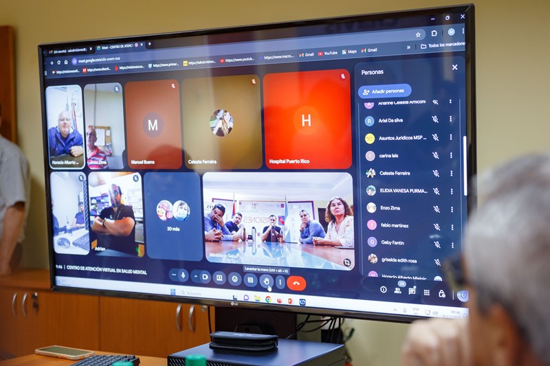 Los turnos se asignan de manera programada, y el servicio está disponible de lunes a viernes con teleoperadores hasta las 20 horas.