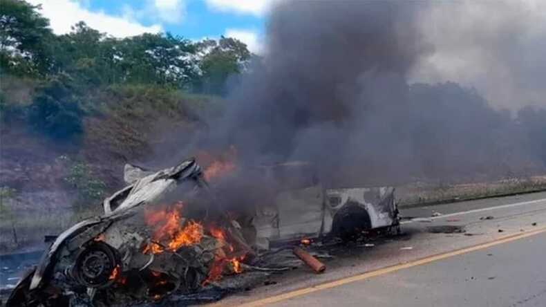 Choque frontal e incendio en Brasil terminó con 11 muertos en una ruta de Bahía Choque
