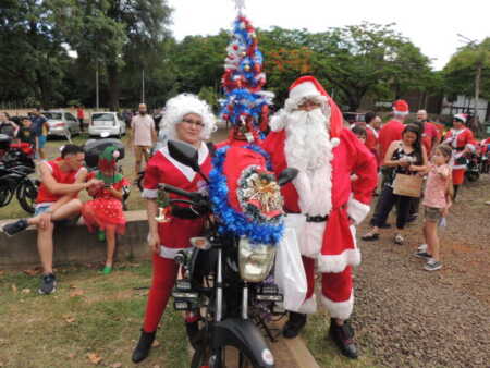 Más de 200 motociclistas colmaron Posadas en la Papanoelada Motera Solidaria Papanoelada