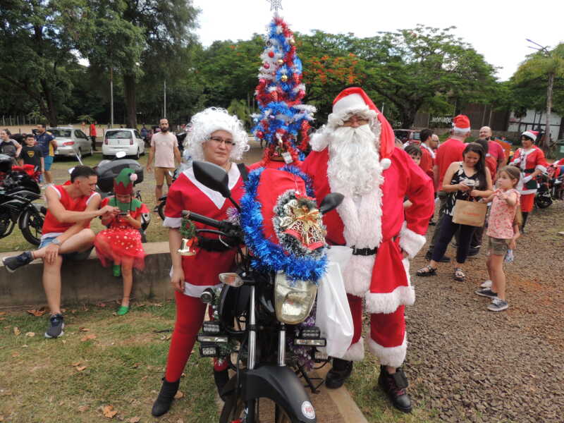 Más de 200 motociclistas colmaron Posadas en la Papanoelada Motera Solidaria Papanoelada