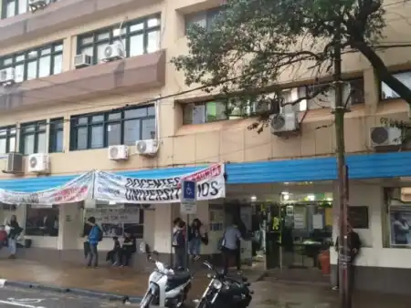 Docentes universitarios obligados al pluriempleo para subsistir ante el ajuste salarial de Nación Docentes