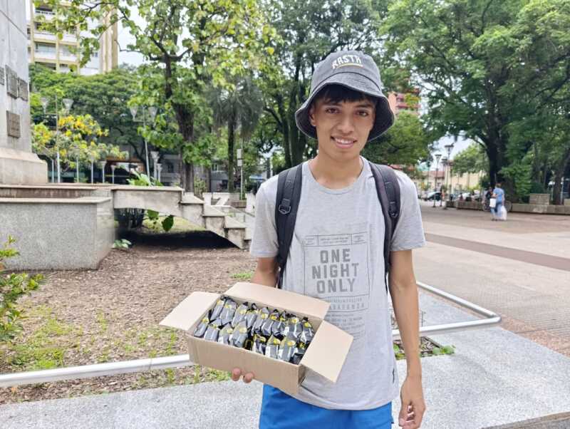 Franco recibió un regalo de la marca de alfajores por su historia de esfuerzo en Posadas 2 Franco Bogado - 1