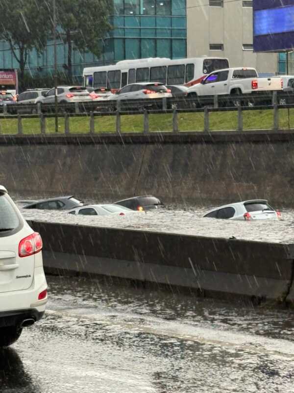 Fuerte temporal en Buenos Aires: granizo, inundaciones y más de 60 mil usuarios sin luz