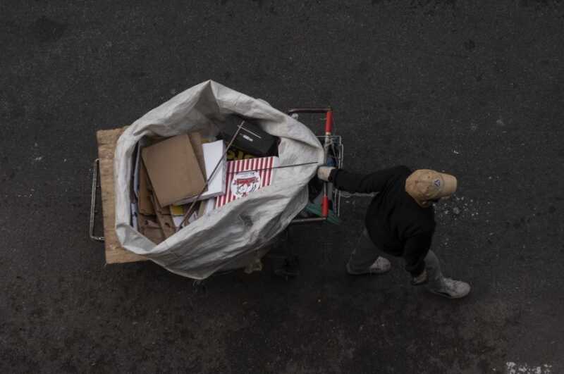 El Gobierno asegura que la pobreza cayó al 27,5% y alcanzó su nivel más bajo desde 2018 1 Gobierno