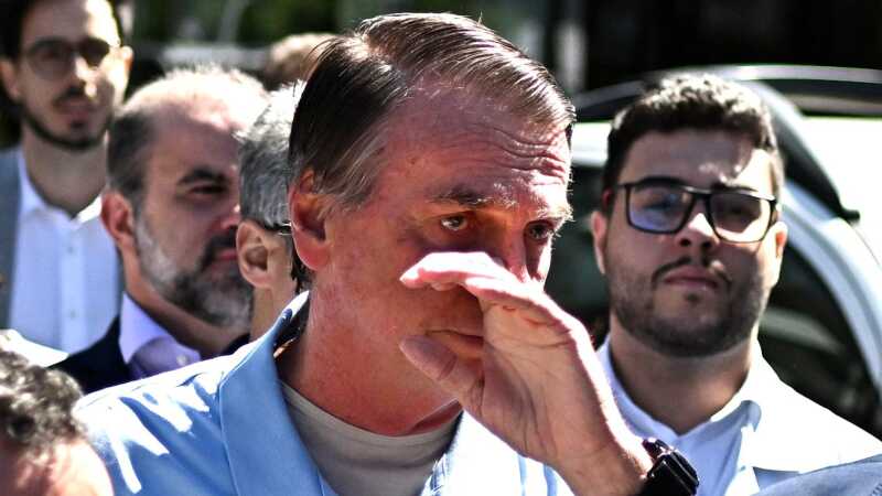 Bolsonaro fue internado en Brasilia para una cirugía por hernia inguinal GqH3KS2XIAAJO4D - 2