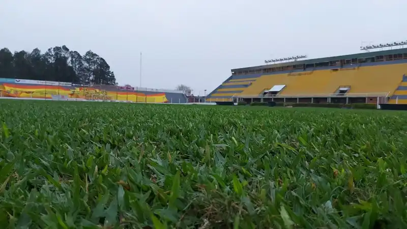 La Liga Posadeña presenta este jueves la Superliga, que comenzará el fin de semana 3 La Liga Posadeña presentará este jueves la Súper Liga en el estadio de Crucero del Norte. El nuevo torneo comenzará este fin de semana con 12 equipos.