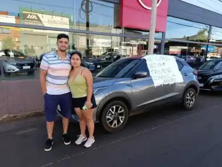 Tras reclamar públicamente, la pareja consiguió que reparen su Nissan 0 km en Posadas Nissan Posadas