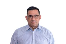 Denuncian uso indebido de maquinaria vial municipal en Santiago de Liniers 2 El concejal Alberto “Tito” Barreto denunció el uso de maquinaria vial municipal en un terreno privado vinculado a la familia del intendente de Santiago de Liniers.