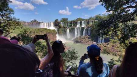Orembaé busca frenar los eventos sociales en el Área Cataratas del Parque Iguazú El Área Cataratas del Parque Nacional Iguazú, en el centro de un amparo que busca frenar eventos sociales por riesgo ecológico.