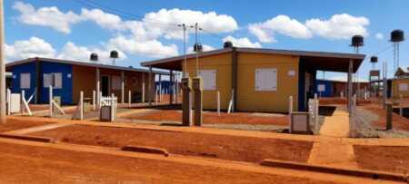 IPRODHA reactivará obras de vivienda en Itaembé Guazú y municipios para incorporar mano de obra El presidente del IPRODHA, Juan Carlos Pereira, anunció en Radio Up que a partir de julio reactivarán obras de vivienda en Itaembé Guazú, Puerto Libertad, Puerto Esperanza y Oberá, con el objetivo de incorporar mano de obra y movilizar la economía provincial.