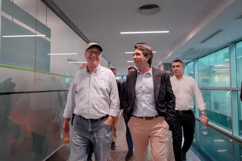 Iguazú: arribó el primer vuelo de la ruta que une Misiones con Lima 5 WhatsApp Image 2025 12 02 at 07.20.49 3 - 4