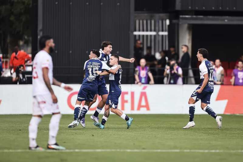 Gimnasia dio la nota, eliminó a Barracas y se medirá ante Estudiantes en un nuevo clásico 2 WhatsApp Image 2025 12 02 at 07.42.45 - 1