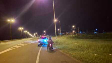 Posadas: una motocicleta despistó en el acceso sur y dejó dos heridos despiste de moto en Posadas