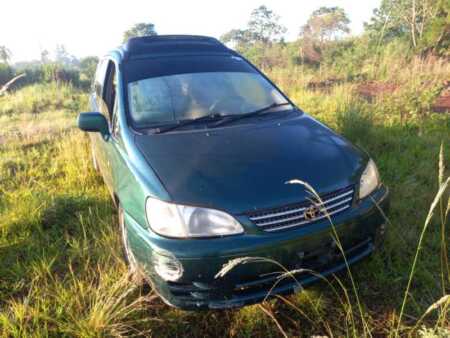 Posadas: hallaron un auto paraguayo abandonado y analizan si estuvo involucrado en una fuga en el puente internacional auto paraguayo abandonado en Posadas