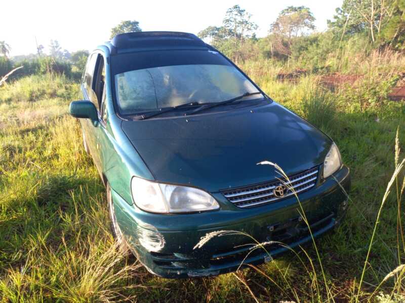 auto paraguayo abandonado en Posadas