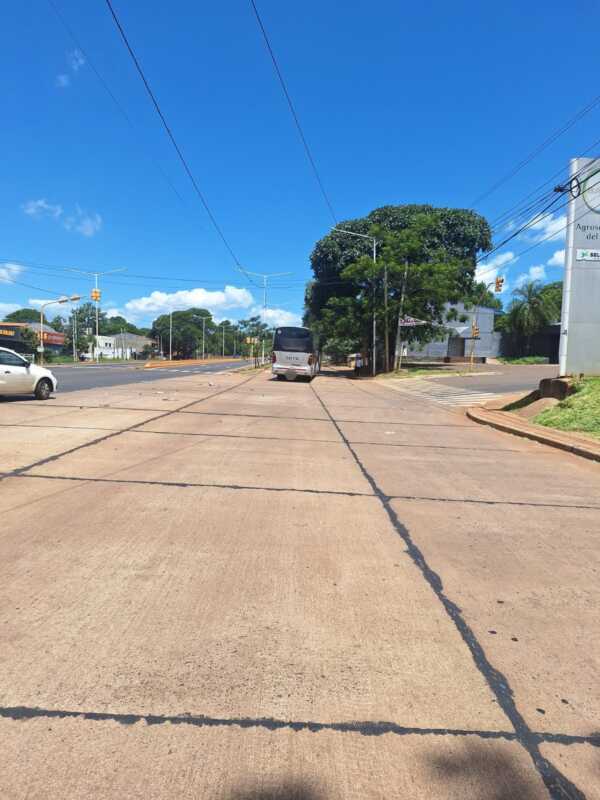 Accidente vial en Posadas: colisión entre un automóvil y un colectivo
