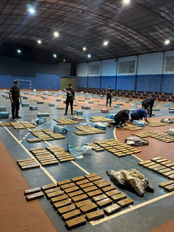Golpe al narcotráfico en Misiones: secuestran más de 3,5 toneladas de marihuana valuadas en $13.300 millones 3 Misiones: secuestran más de 3,5 toneladas de marihuana en Montecarlo