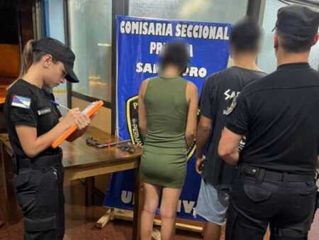 San Pedro: demoraron a dos adolescentes armados durante un patrullaje preventivo en el barrio San Miguel Patrullaje preventivo. Dos adolescentes fueron demorados con armas de fuego en un operativo de rutina realizado por la Unidad Regional XIV.
