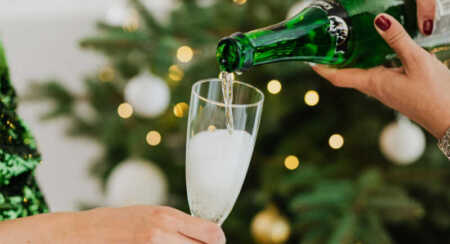 Alcohol en exceso: por qué las Fiestas pueden poner en jaque tu salud alcohol navidad e1766687740845 - 3