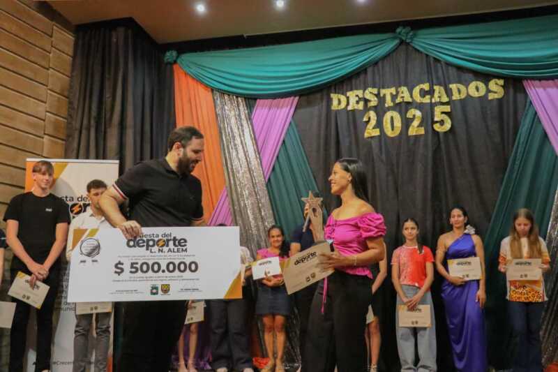 Alem vivió a pleno la Fiesta del Deporte 2025 y reconoció a más de 80 atletas locales 5 La comunidad acompañó con su voto y su presencia a los deportistas destacados del año durante la Fiesta del Deporte 2025.