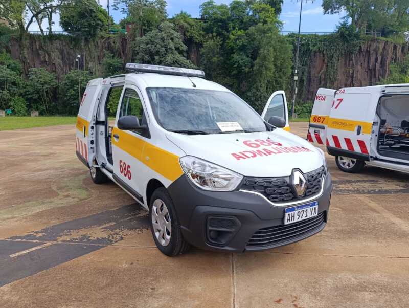 Salud Pública entregó cuatro nuevas ambulancias y equipos médicos a municipios ambulancia Misiones
